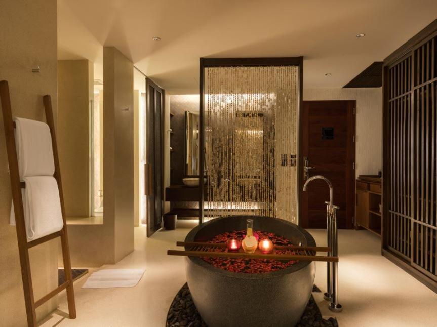 Hansar Samui Resort & Spa - Sha Extra Plus Бофут Екстериор снимка Bathroom at The Oberoi, Mumbai