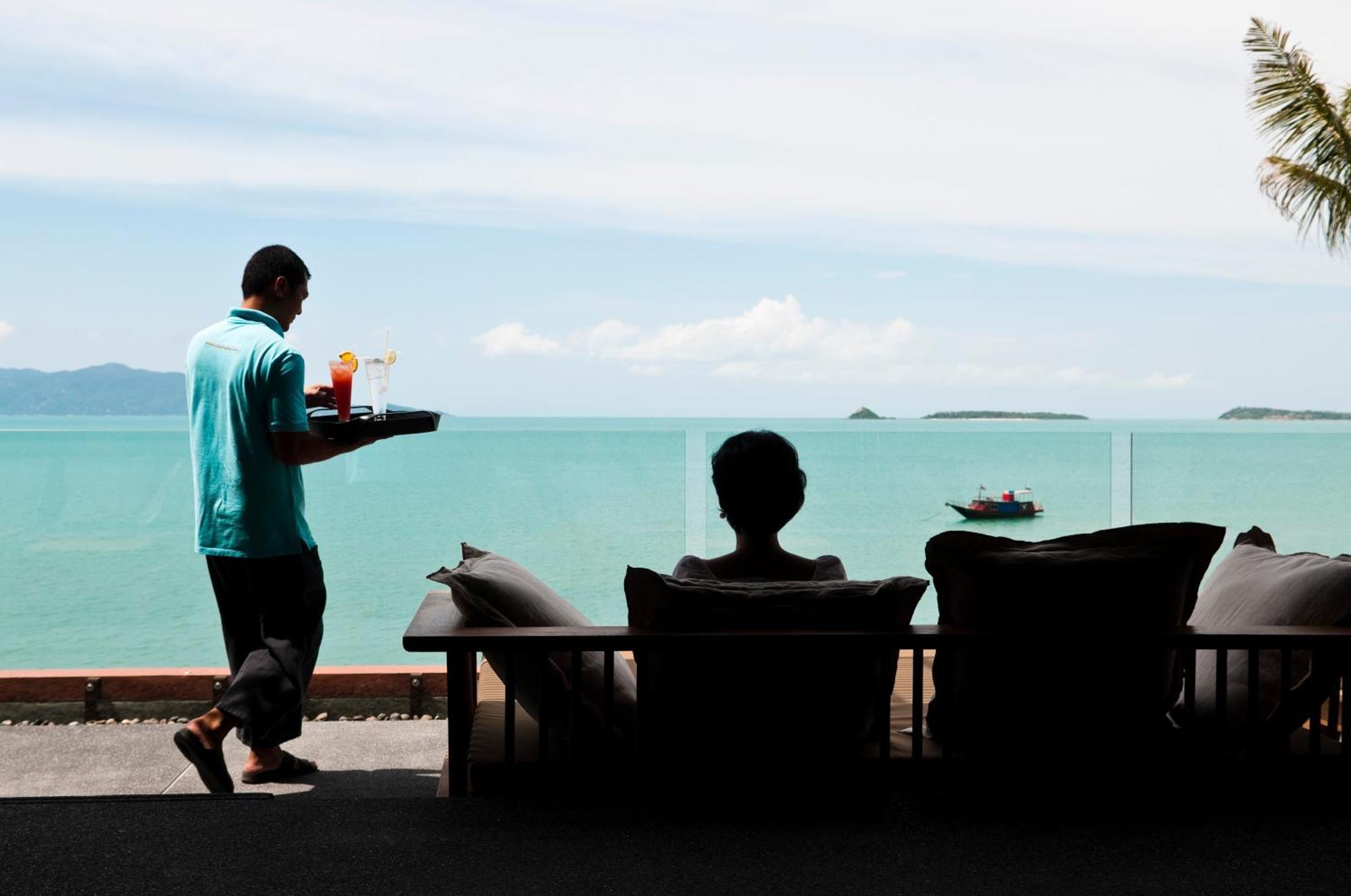 Hansar Samui Resort & Spa - Sha Extra Plus Бофут Екстериор снимка A waiter serving a guest at a resort